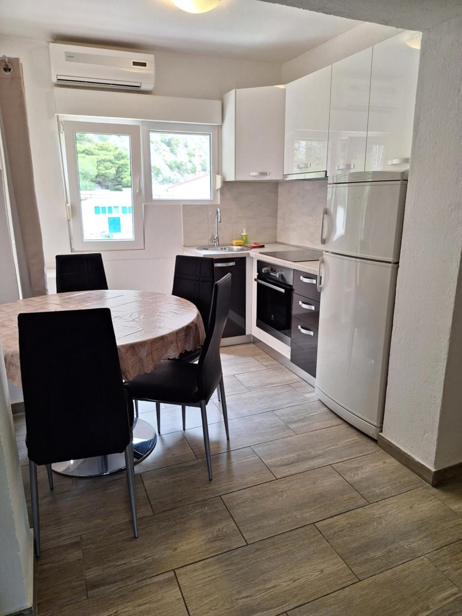 Apartmani Lisicina Omis Bagian luar foto